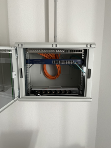 Netzwerk Installation Server Rack